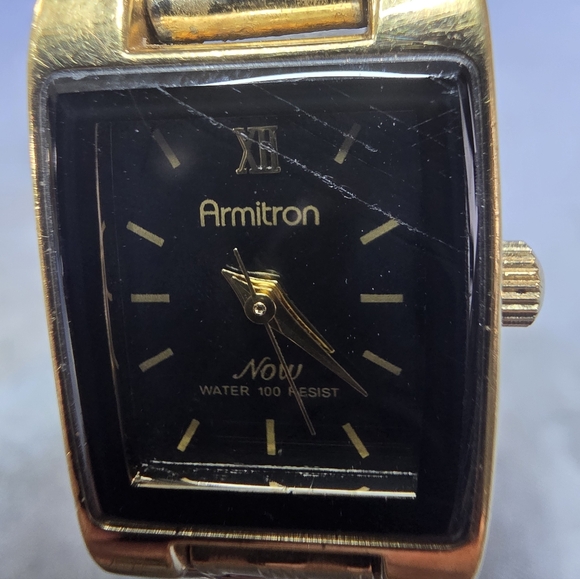 Armitron Ladies - Picture 4 of 7